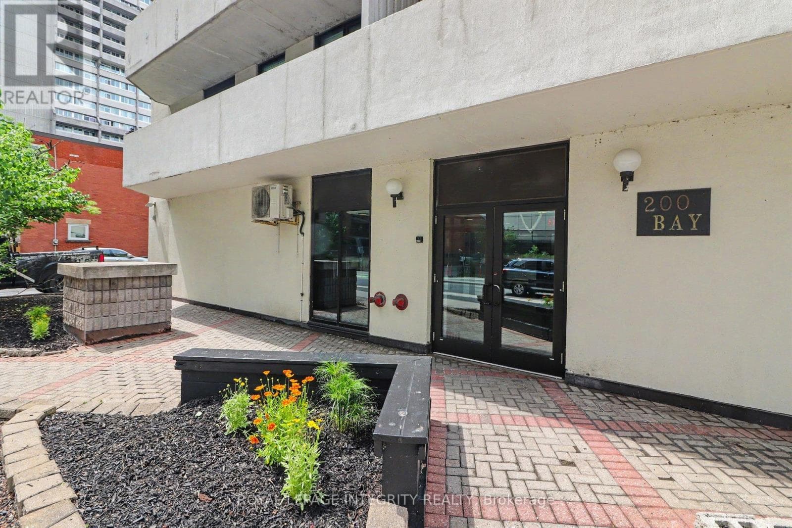 Single Family at 102- 200 Bay Street, Ottawa, Ontario - Photo 5 - RE/MAX Garden City Realty