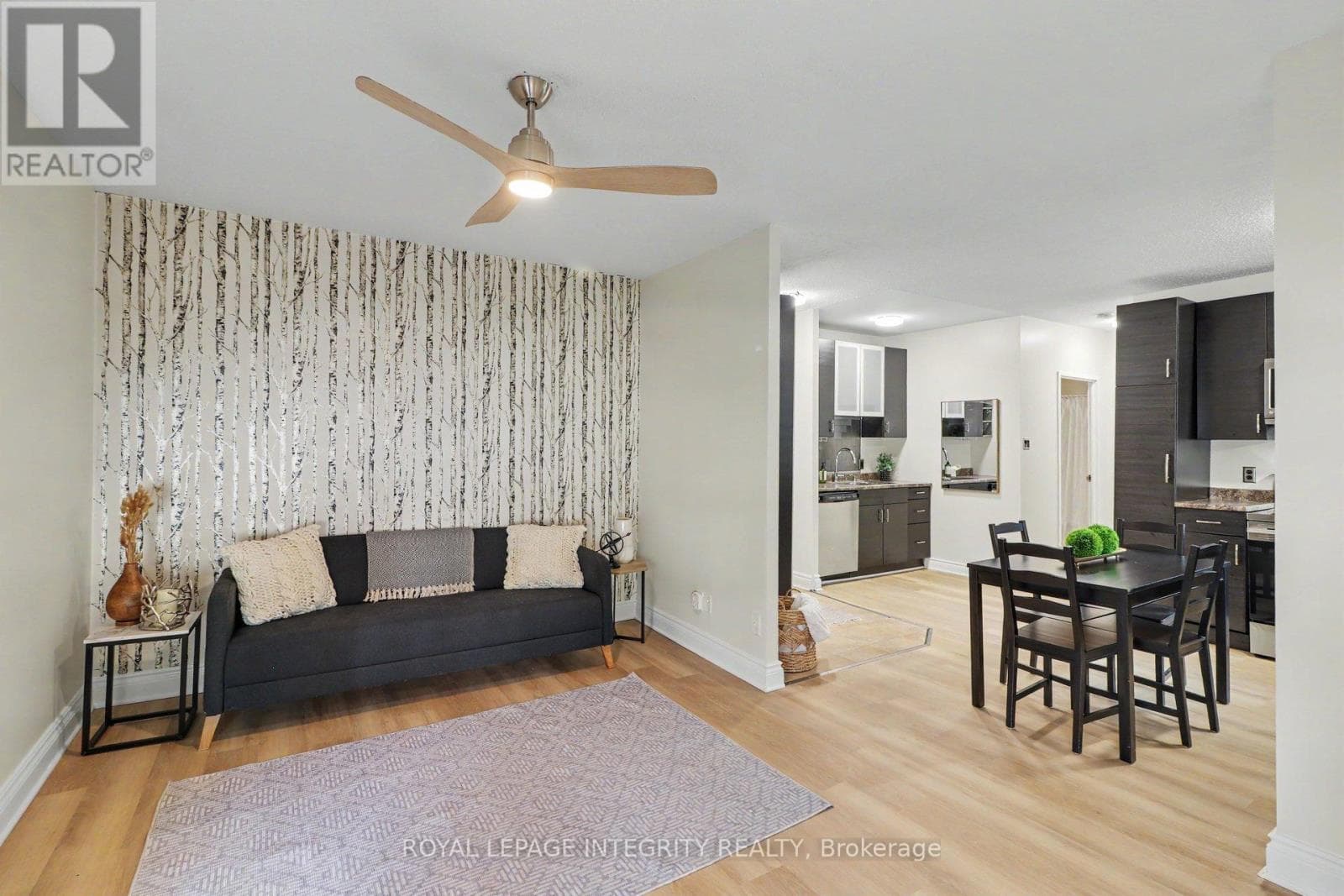 Single Family at 102- 200 Bay Street, Ottawa, Ontario - Photo 9 - RE/MAX Garden City Realty