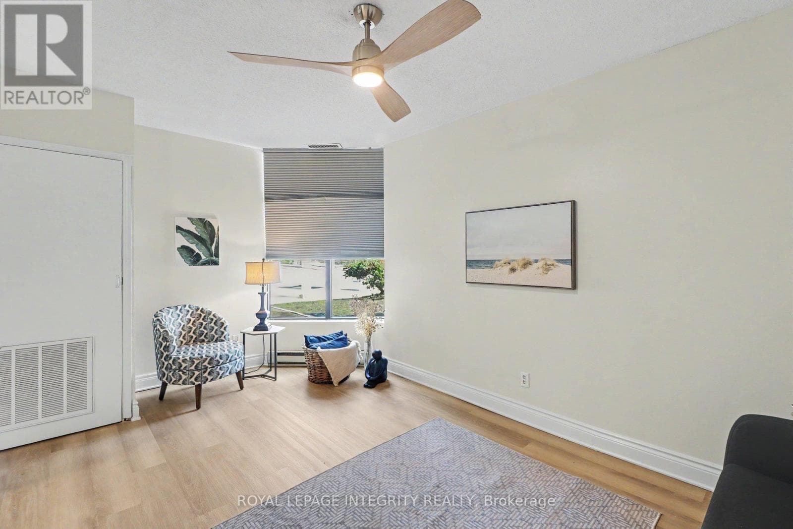 Single Family at 102- 200 Bay Street, Ottawa, Ontario - Photo 8 - RE/MAX Garden City Realty