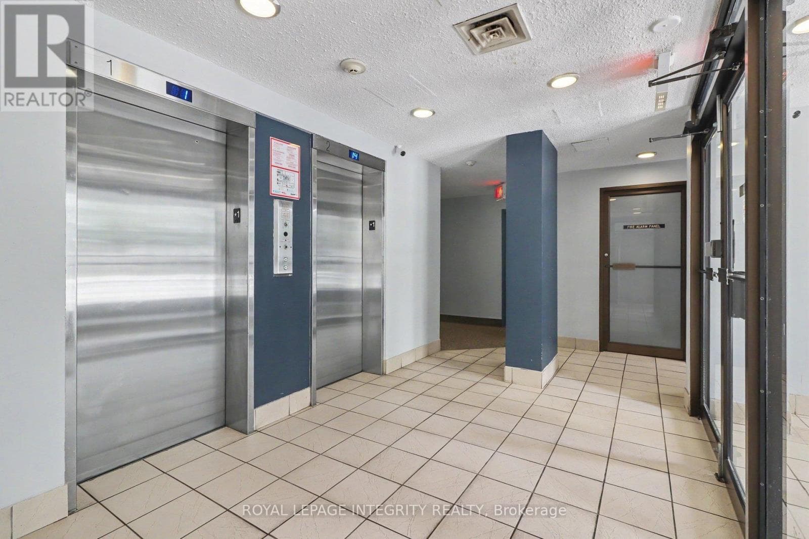 Single Family at 102- 200 Bay Street, Ottawa, Ontario - Photo 7 - RE/MAX Garden City Realty