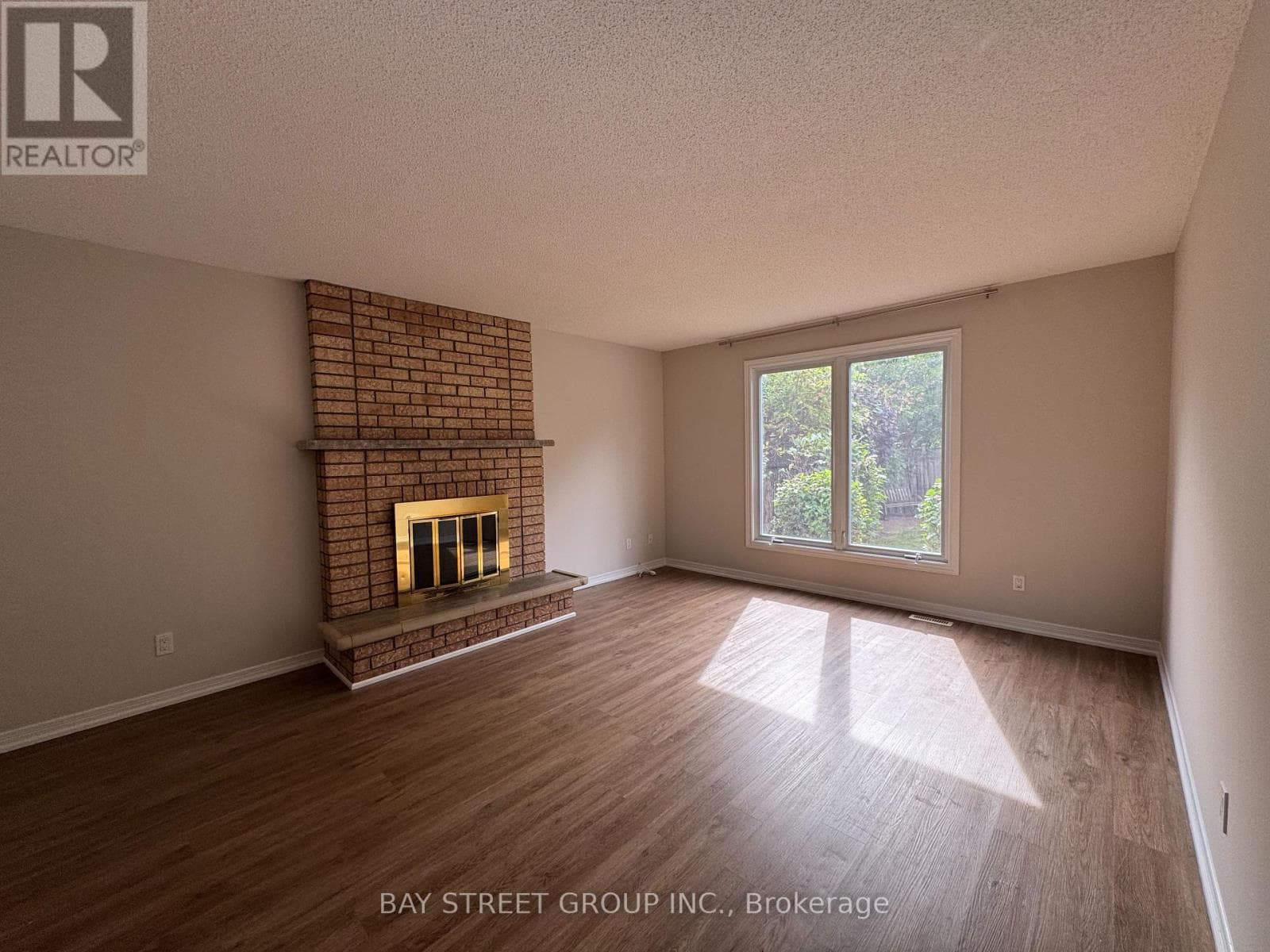 Single Family at 2034 Oxford Avenue, Oakville (RO River Oaks), Ontario - Photo 3 - RE/MAX Garden City Realty