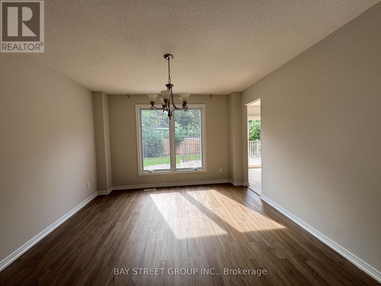 Single Family at 2034 Oxford Avenue, Oakville (RO River Oaks), Ontario - Photo 4 - RE/MAX Garden City Realty