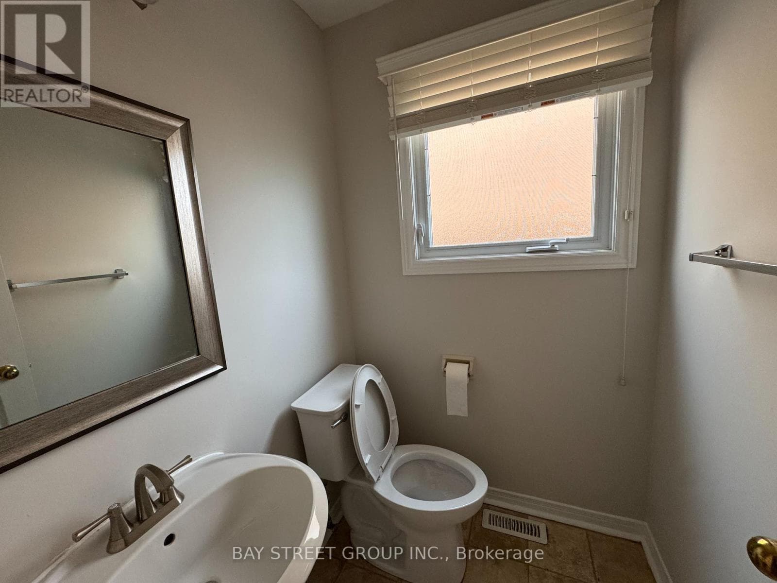Single Family at 2034 Oxford Avenue, Oakville (RO River Oaks), Ontario - Photo 8 - RE/MAX Garden City Realty