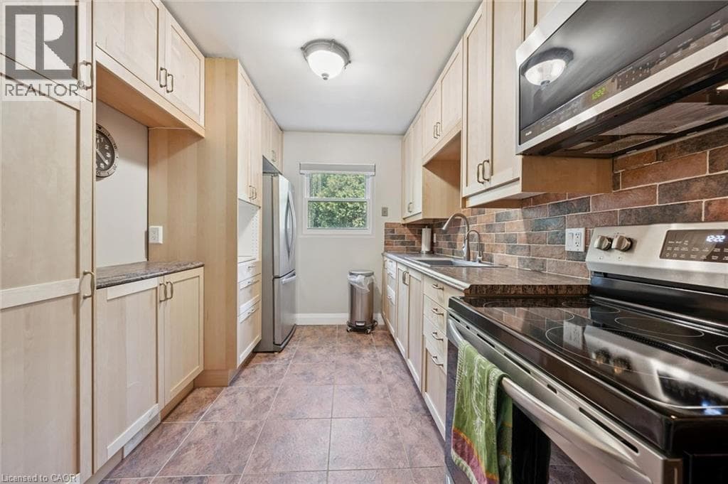 Single Family at B- 657 ALBERT Street, Waterloo, Ontario - Photo 10 - RE/MAX Garden City Realty