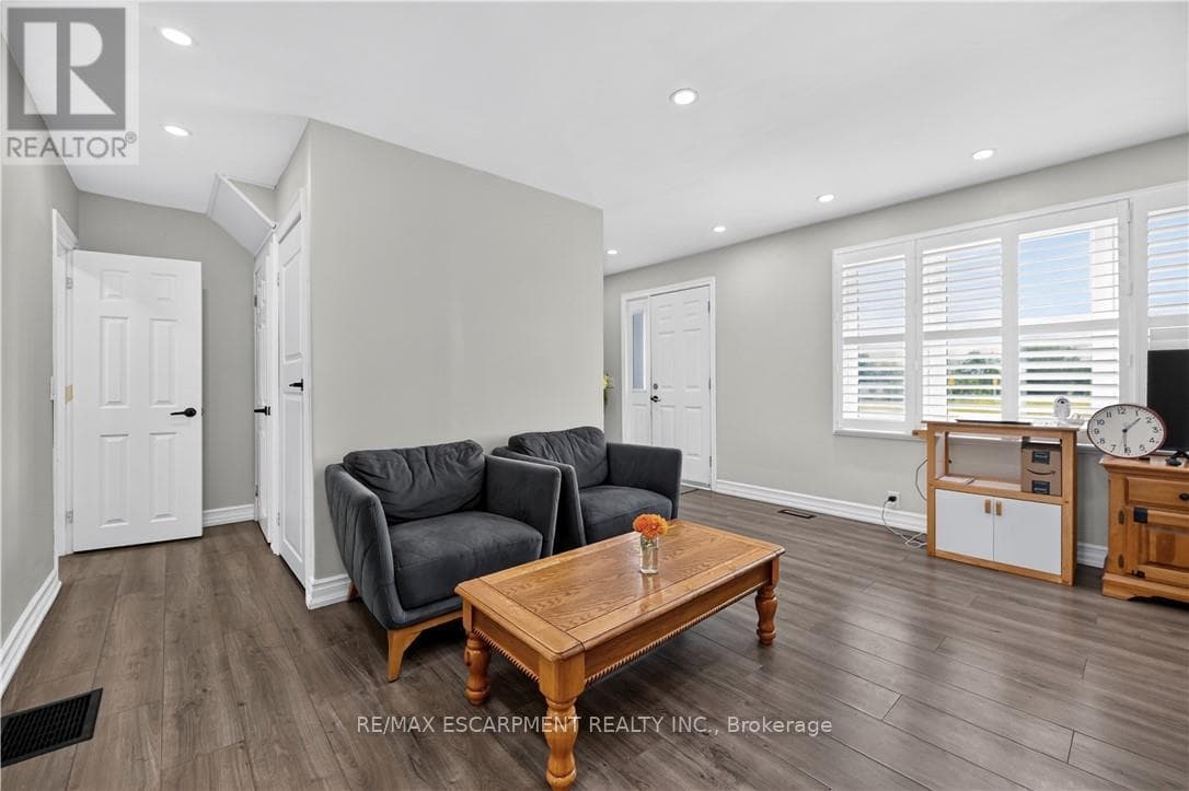 Single Family at Right Side- 685717 Hwy 2, Woodstock (Woodstock - North), Ontario - Photo 6 - RE/MAX Garden City Realty