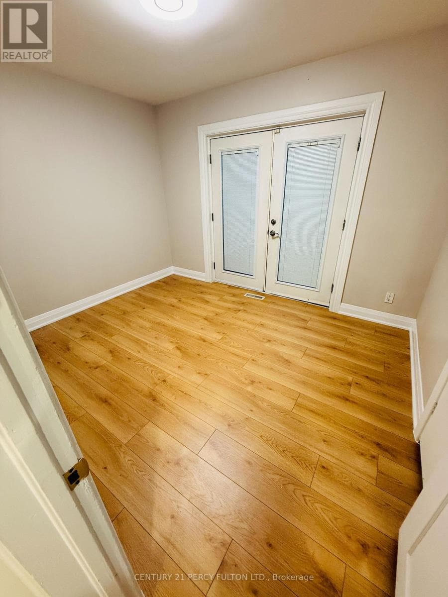 Single Family at 379 Welland Avenue, Oshawa (McLaughlin), Ontario - Photo 3 - RE/MAX Garden City Realty