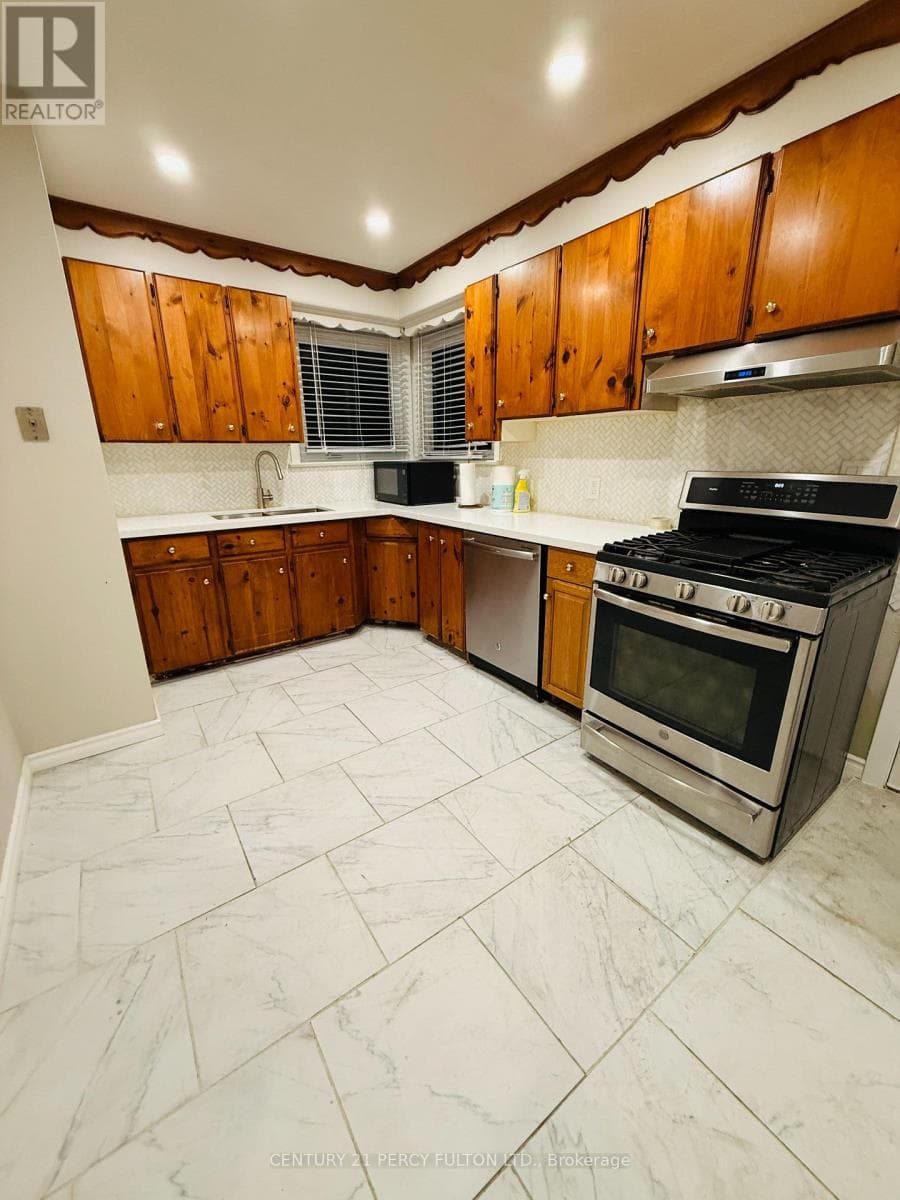 Single Family at 379 Welland Avenue, Oshawa (McLaughlin), Ontario - Photo 9 - RE/MAX Garden City Realty