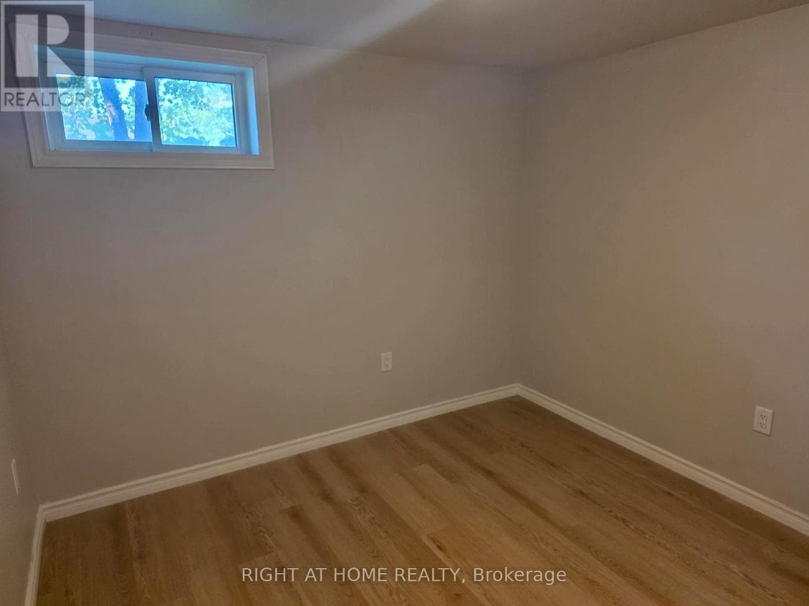 Single Family at Lower- 35 Oak Street, Barrie (Wellington), Ontario - Photo 10 - RE/MAX Garden City Realty