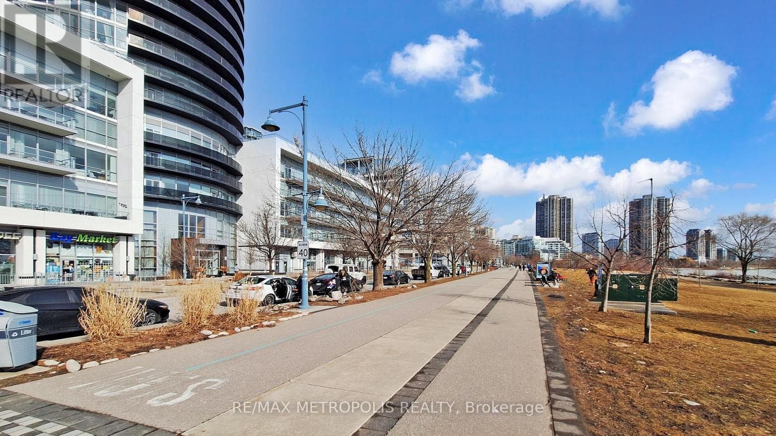Single Family at 3307- 56 Annie Craig Drive, Toronto (Mimico), Ontario - Photo 3 - RE/MAX Garden City Realty