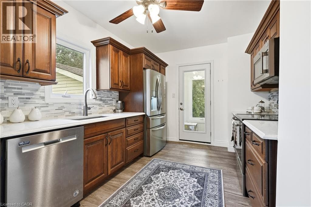 Single Family at 5098 ST LAWRENCE Avenue, Niagara Falls, Ontario - Photo 10 - RE/MAX Garden City Realty