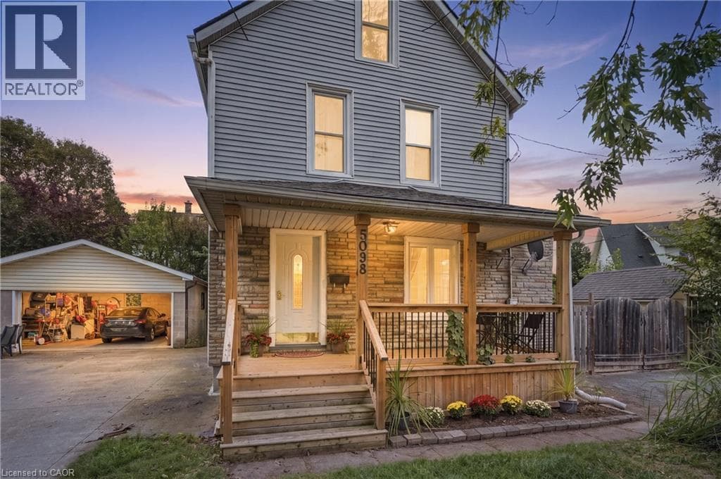 Single Family at 5098 ST LAWRENCE Avenue, Niagara Falls, Ontario - Photo 3 - RE/MAX Garden City Realty