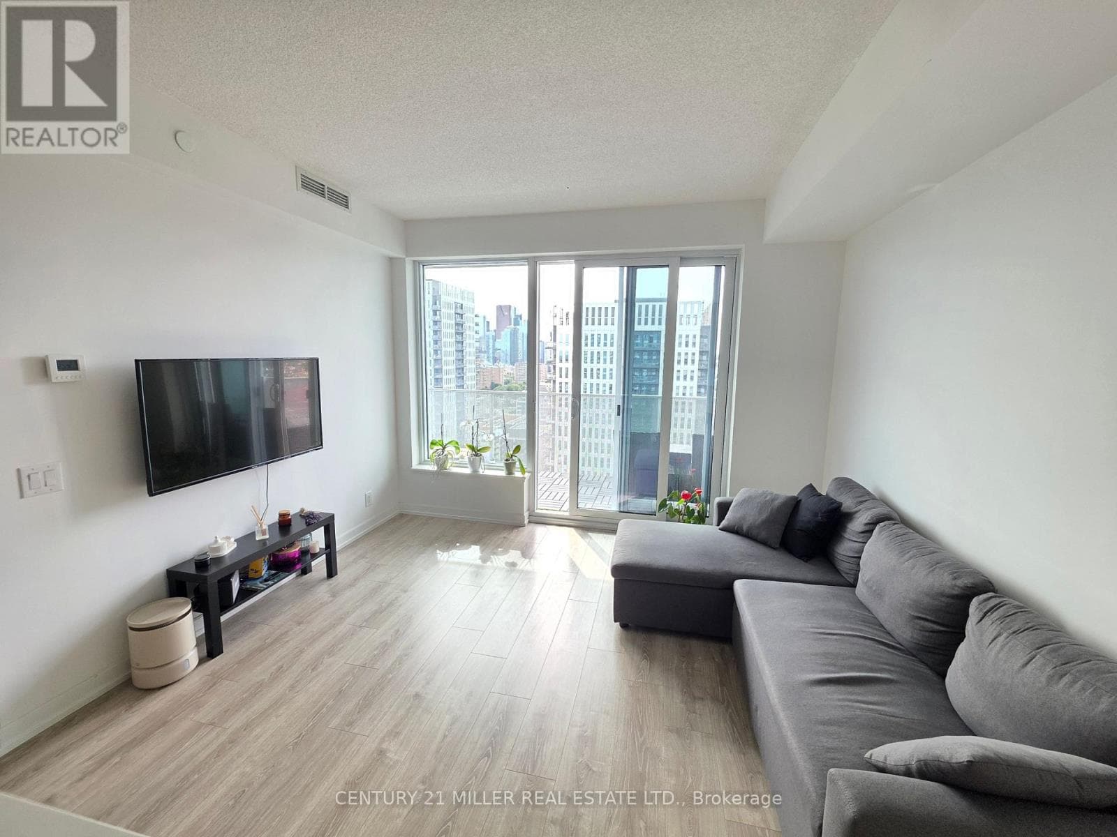 Single Family at 2301- 20 Tubman Avenue, Toronto (Regent Park), Ontario - Photo 10 - RE/MAX Garden City Realty