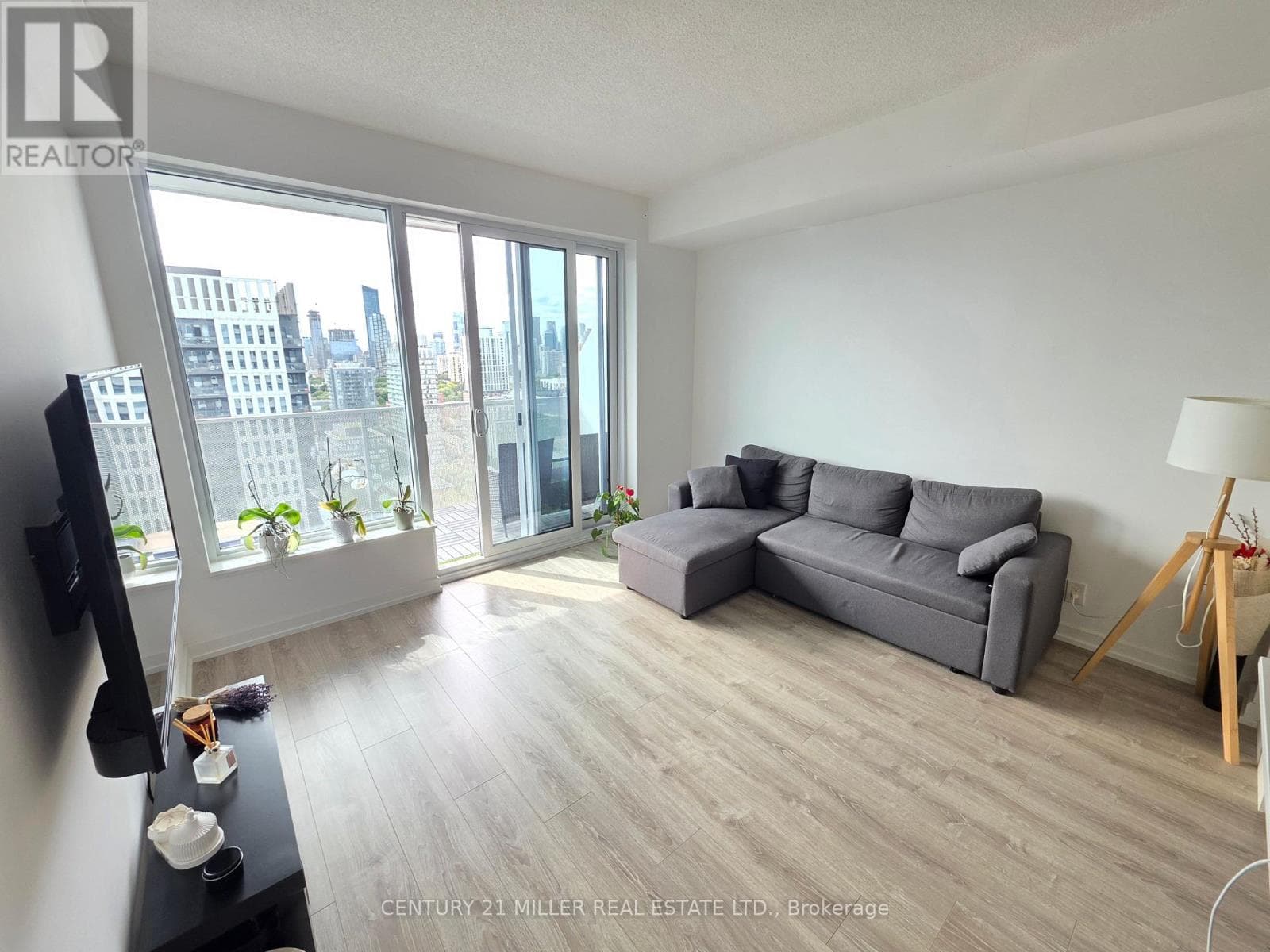 Single Family at 2301- 20 Tubman Avenue, Toronto (Regent Park), Ontario - Photo 9 - RE/MAX Garden City Realty