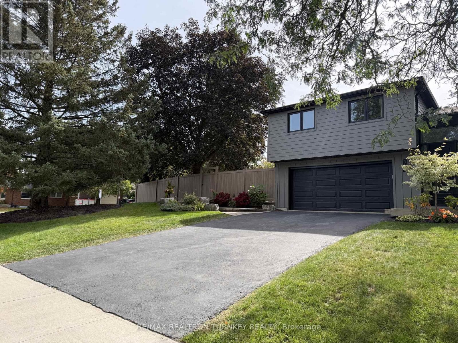 Single Family at Lower- 310 Queen Street, Newmarket (Central Newmarket), Ontario - Photo 2 - RE/MAX Garden City Realty
