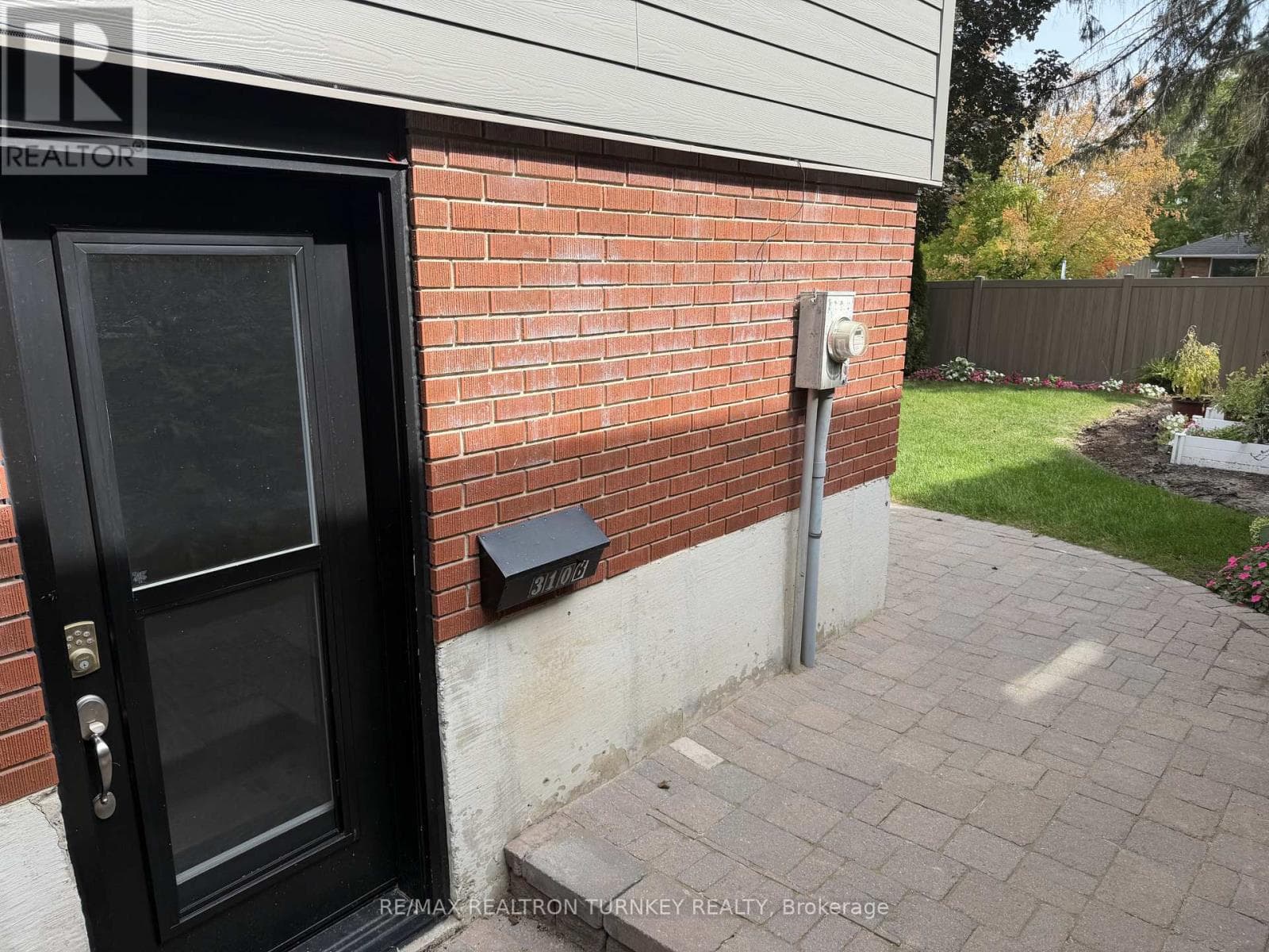Single Family at Lower- 310 Queen Street, Newmarket (Central Newmarket), Ontario - Photo 5 - RE/MAX Garden City Realty