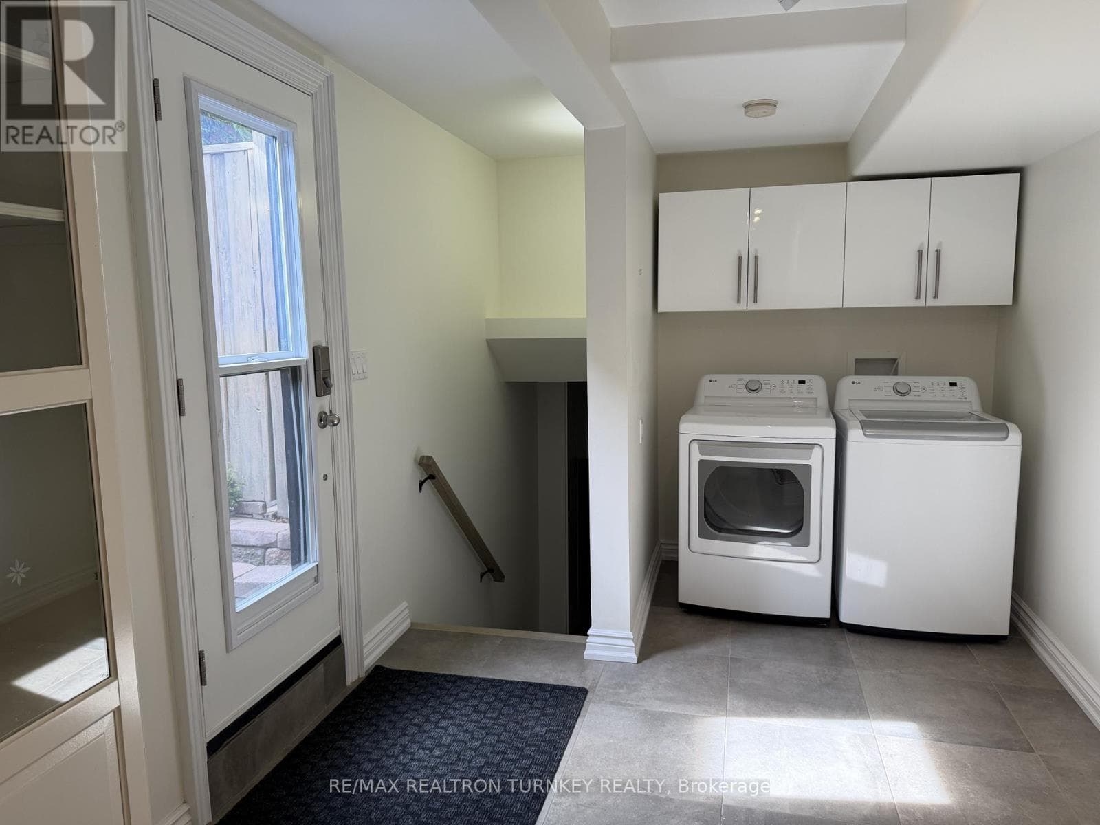 Single Family at Lower- 310 Queen Street, Newmarket (Central Newmarket), Ontario - Photo 6 - RE/MAX Garden City Realty