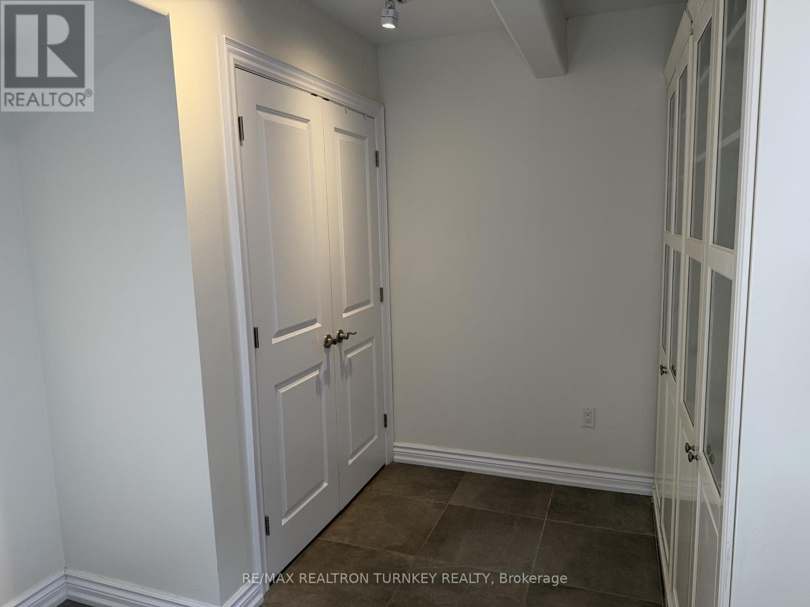 Single Family at Lower- 310 Queen Street, Newmarket (Central Newmarket), Ontario - Photo 8 - RE/MAX Garden City Realty
