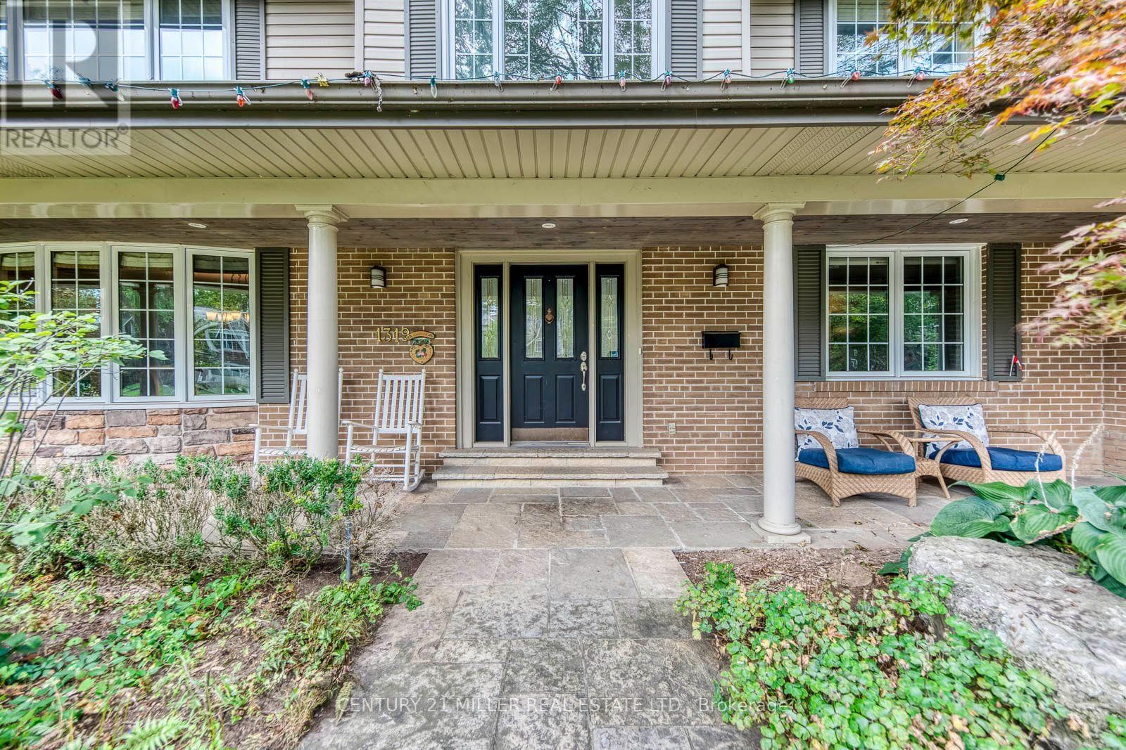 Single Family at 1319 Hillhurst Road, Oakville (MO Morrison), Ontario - Photo 3 - RE/MAX Garden City Realty