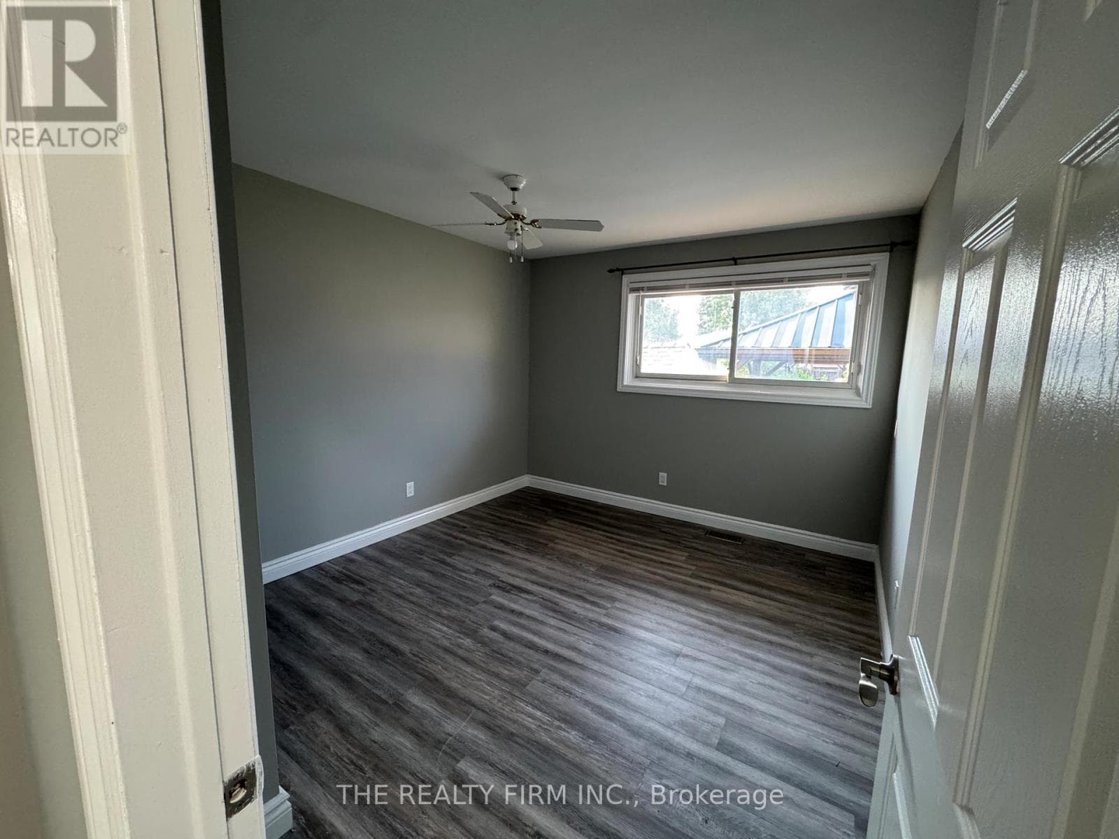 Single Family at 22 Archer Crescent, London South (South X), Ontario - Photo 10 - RE/MAX Garden City Realty
