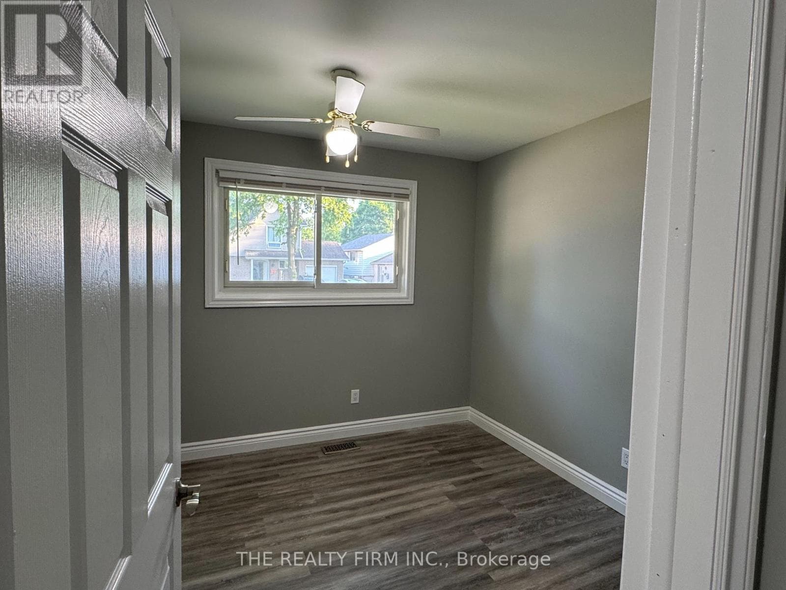 Single Family at 22 Archer Crescent, London South (South X), Ontario - Photo 4 - RE/MAX Garden City Realty