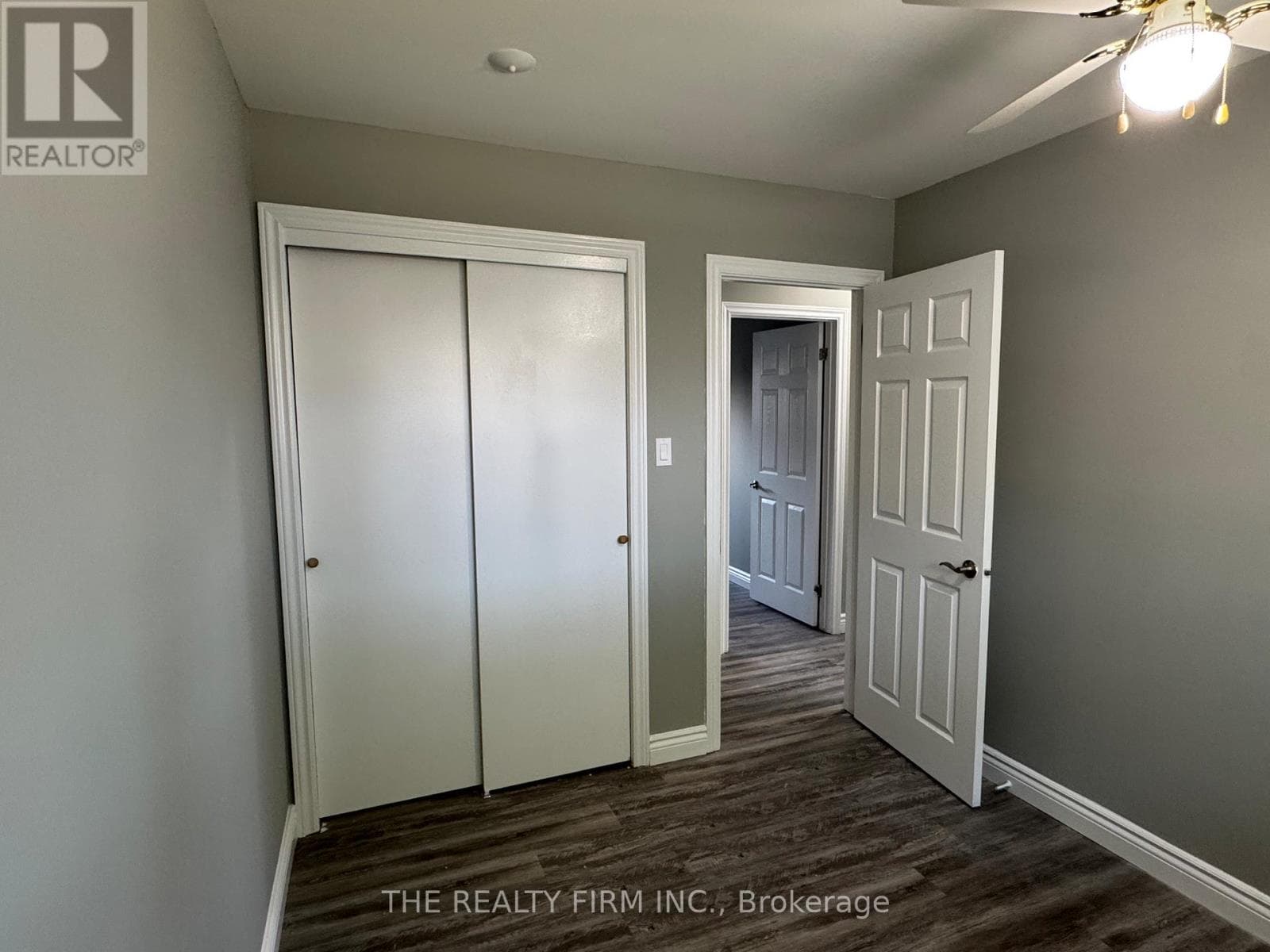 Single Family at 22 Archer Crescent, London South (South X), Ontario - Photo 5 - RE/MAX Garden City Realty