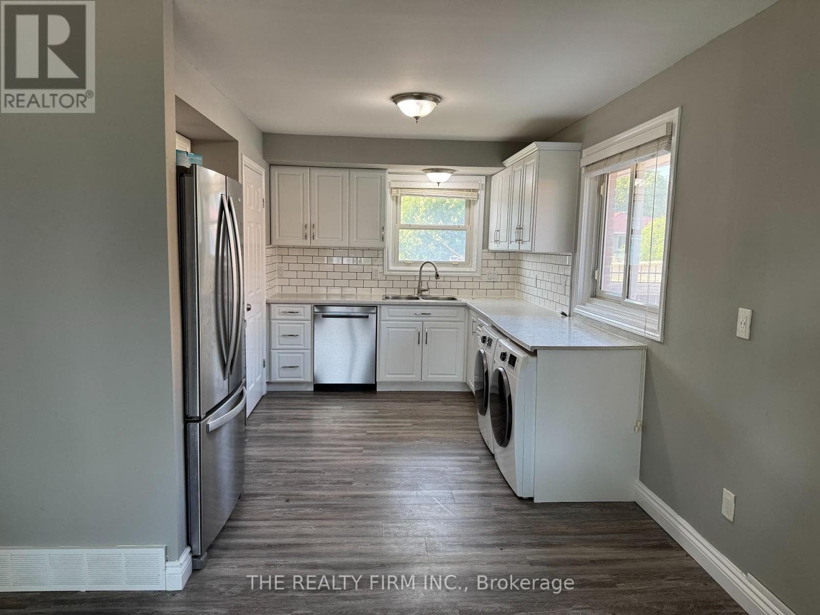 Single Family at 22 Archer Crescent, London South (South X), Ontario - Photo 6 - RE/MAX Garden City Realty