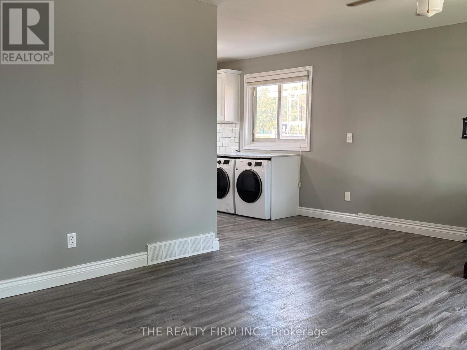 Single Family at 22 Archer Crescent, London South (South X), Ontario - Photo 7 - RE/MAX Garden City Realty