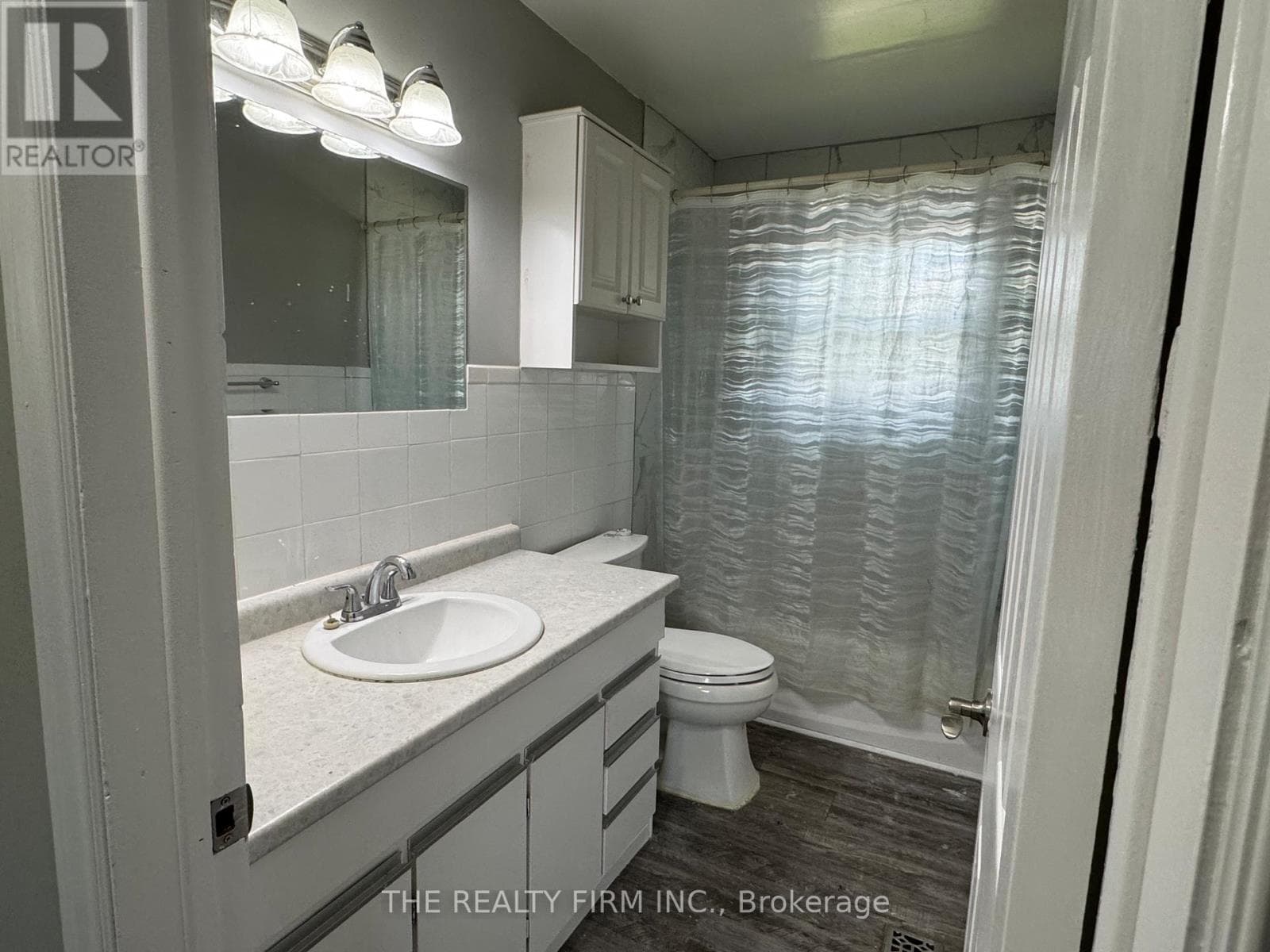 Single Family at 22 Archer Crescent, London South (South X), Ontario - Photo 8 - RE/MAX Garden City Realty