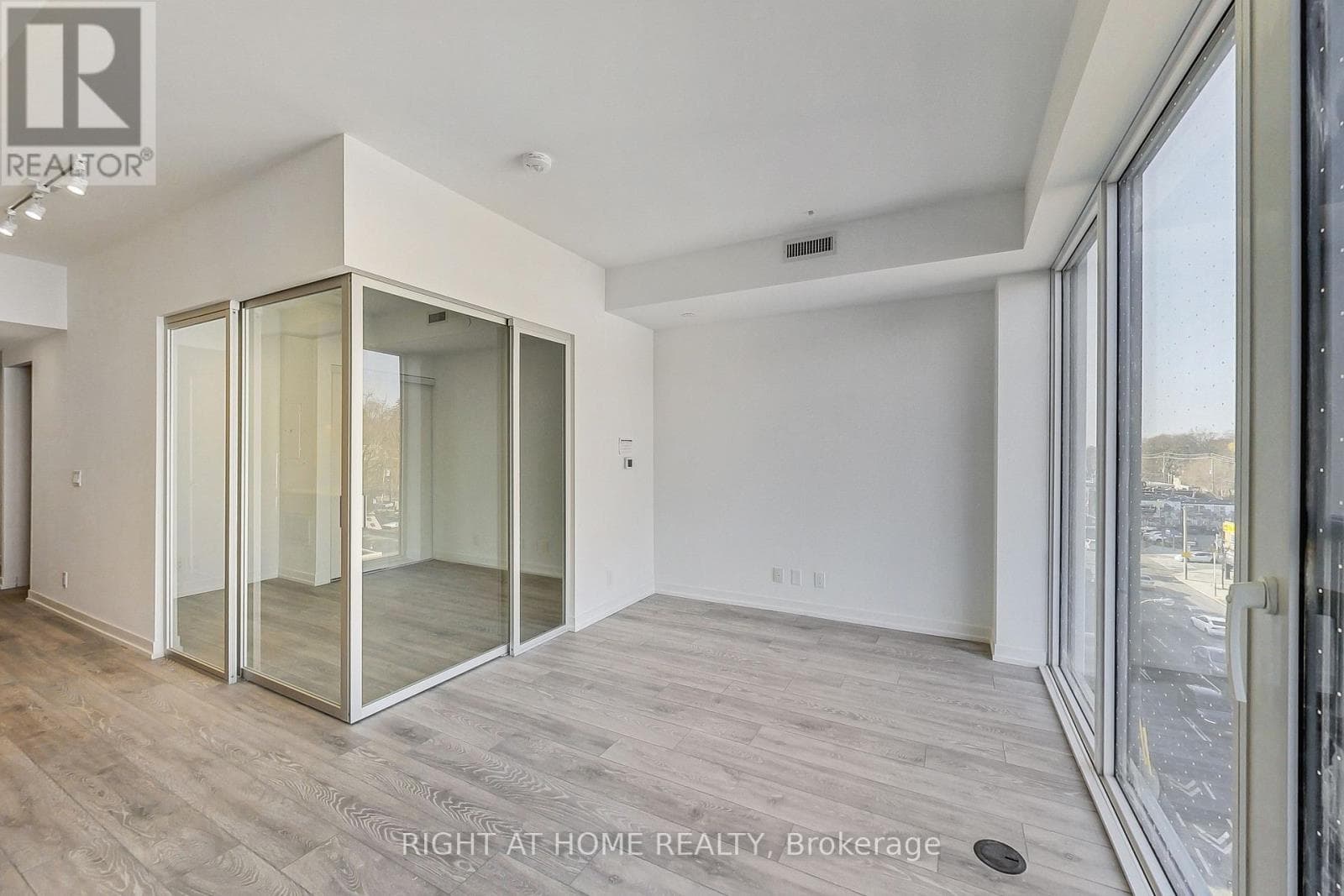 Single Family at 519- 2020 Bathurst Street, Toronto (Humewood-Cedarvale), Ontario - Photo 4 - RE/MAX Garden City Realty