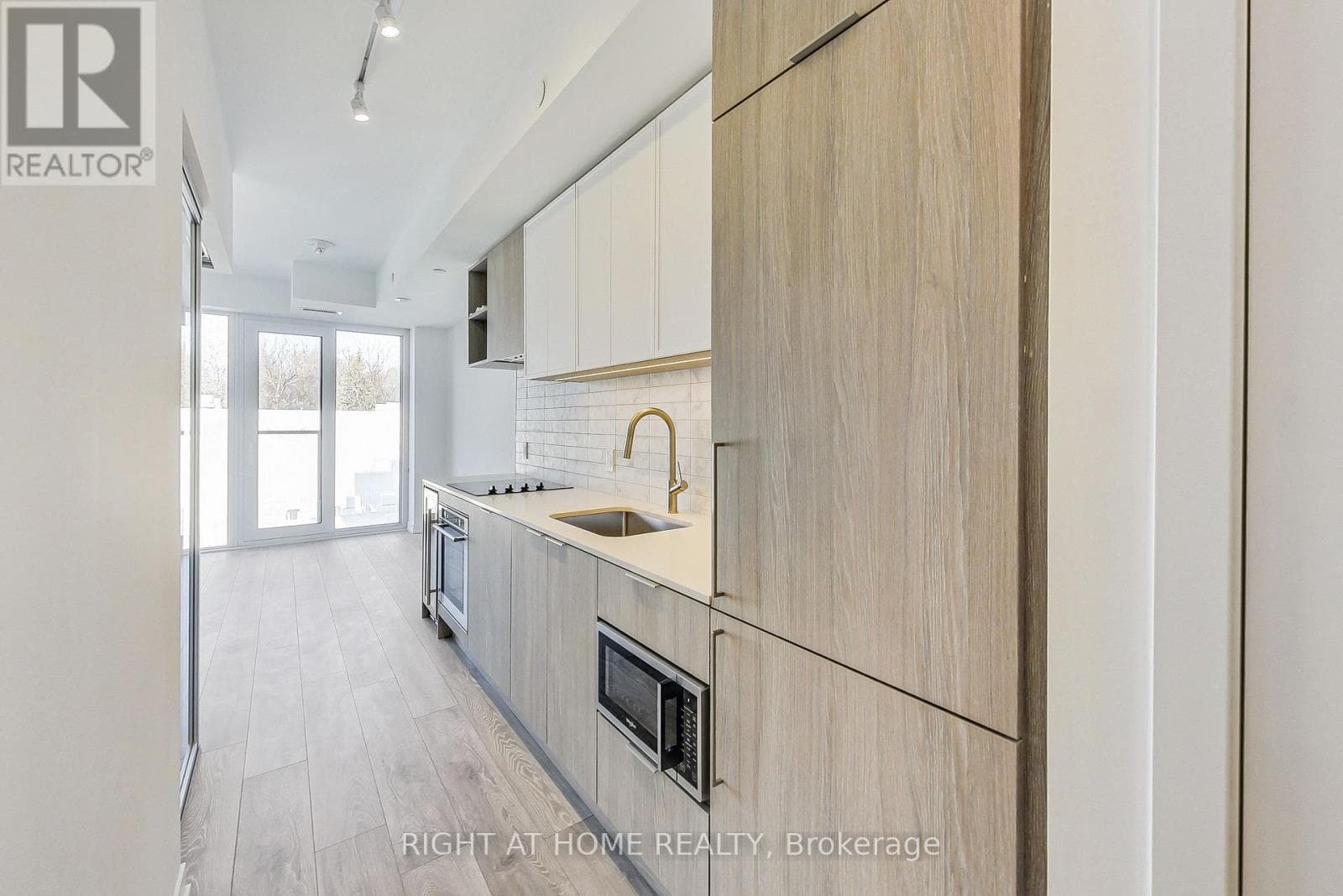 Single Family at 519- 2020 Bathurst Street, Toronto (Humewood-Cedarvale), Ontario - Photo 9 - RE/MAX Garden City Realty