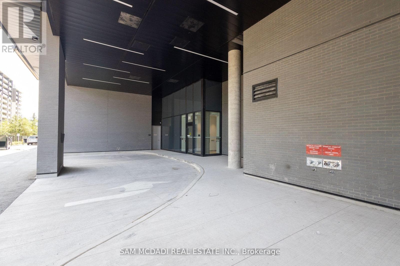 Single Family at 1517- 86 Dundas Street, Mississauga (Cooksville), Ontario - Photo 3 - RE/MAX Garden City Realty