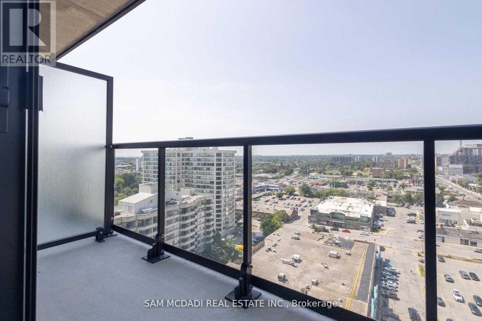Single Family at 1517- 86 Dundas Street, Mississauga (Cooksville), Ontario - Photo 4 - RE/MAX Garden City Realty