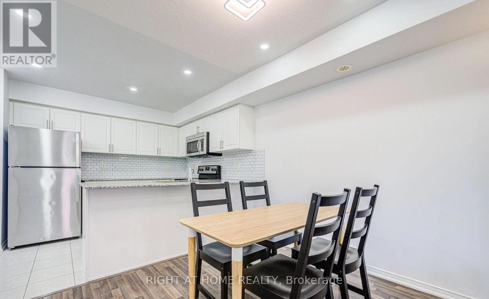 Single Family at #17- 2484 Post Road, Oakville (RO River Oaks), Ontario - Photo 5 - RE/MAX Garden City Realty