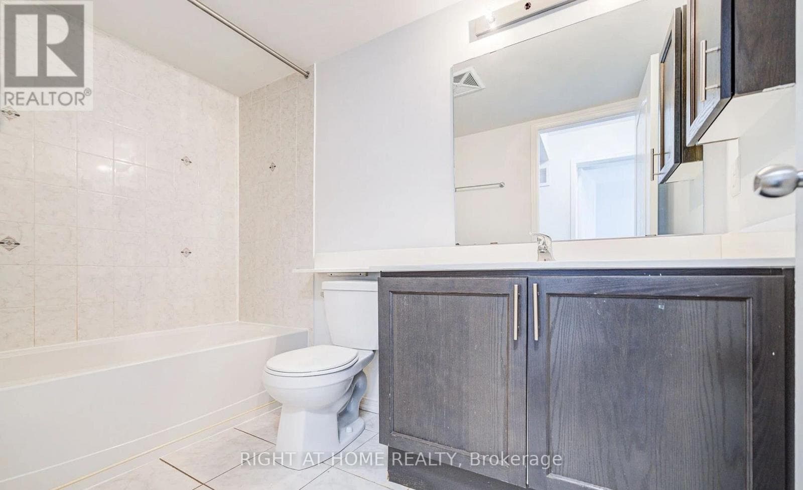 Single Family at #17- 2484 Post Road, Oakville (RO River Oaks), Ontario - Photo 7 - RE/MAX Garden City Realty