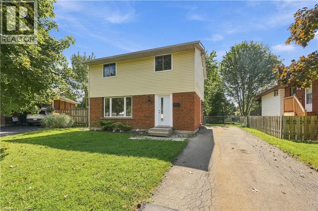 Single Family at 27 CUMMINGTON Place, Welland, Ontario - Photo 2 - RE/MAX Garden City Realty