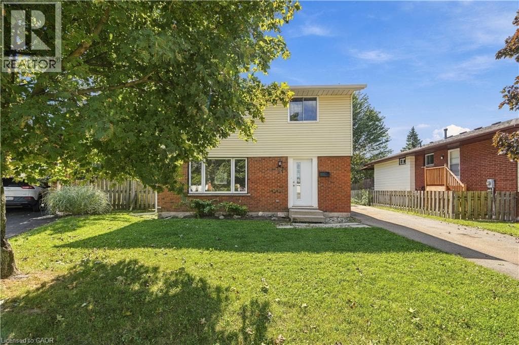 Single Family at 27 CUMMINGTON Place, Welland, Ontario - Photo 3 - RE/MAX Garden City Realty