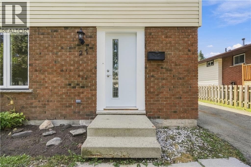 Single Family at 27 CUMMINGTON Place, Welland, Ontario - Photo 5 - RE/MAX Garden City Realty