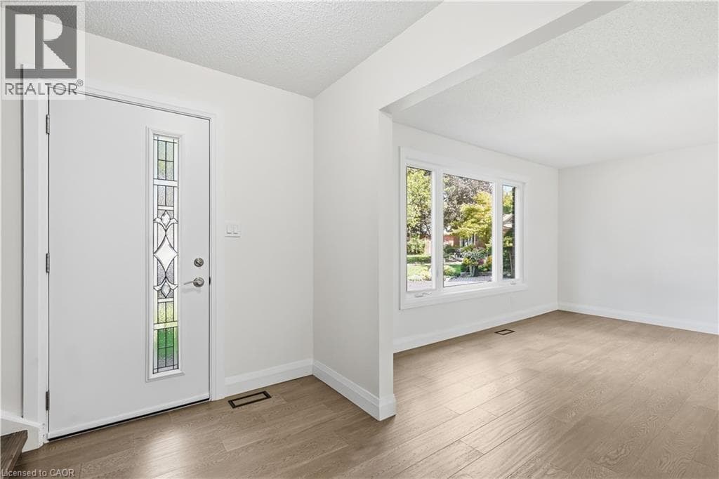 Single Family at 27 CUMMINGTON Place, Welland, Ontario - Photo 6 - RE/MAX Garden City Realty