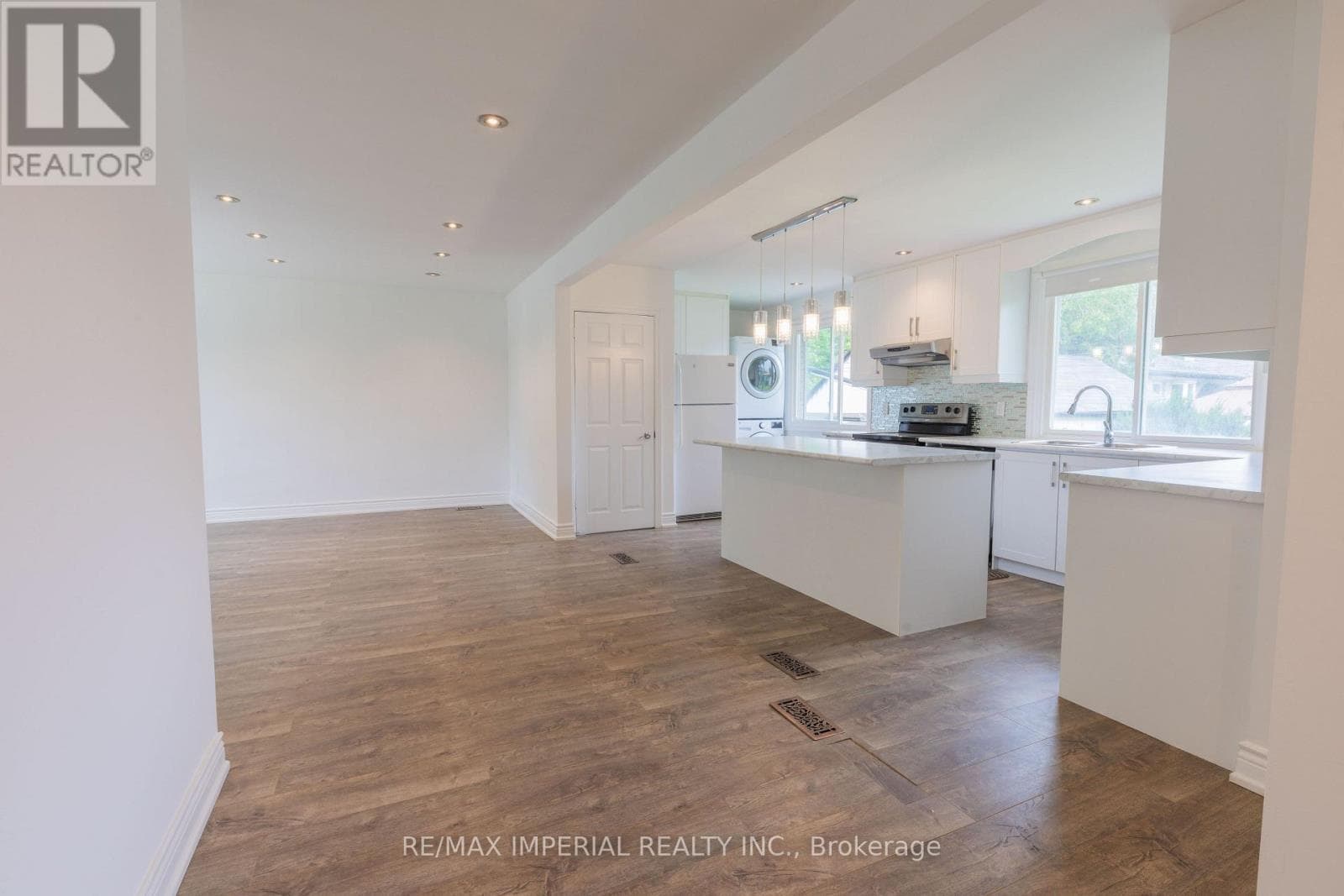 Single Family at Main- 388 Becker Road, Richmond Hill (Crosby), Ontario - Photo 5 - RE/MAX Garden City Realty