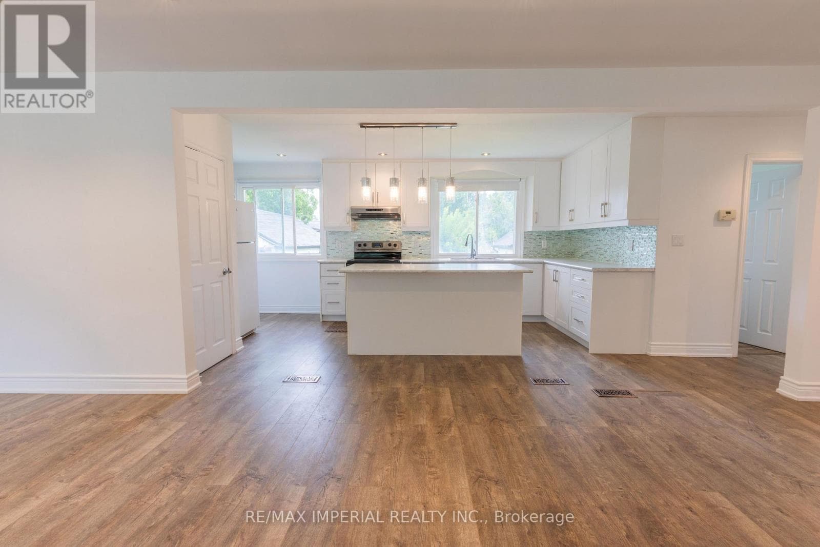 Single Family at Main- 388 Becker Road, Richmond Hill (Crosby), Ontario - Photo 6 - RE/MAX Garden City Realty
