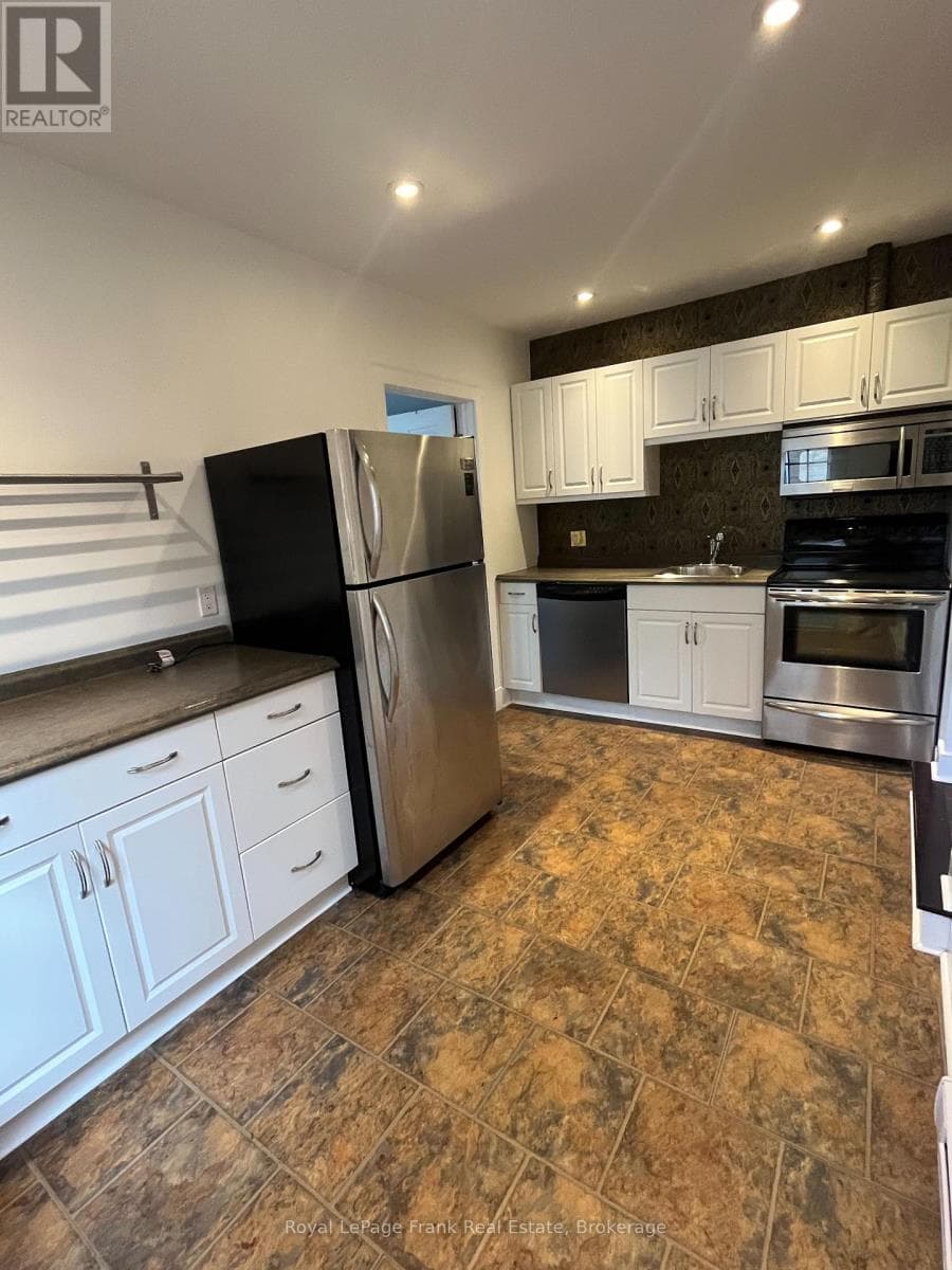 Multi-family at 210 Mcdonnel Street, Peterborough (Town Ward 3), Ontario - Photo 9 - RE/MAX Garden City Realty