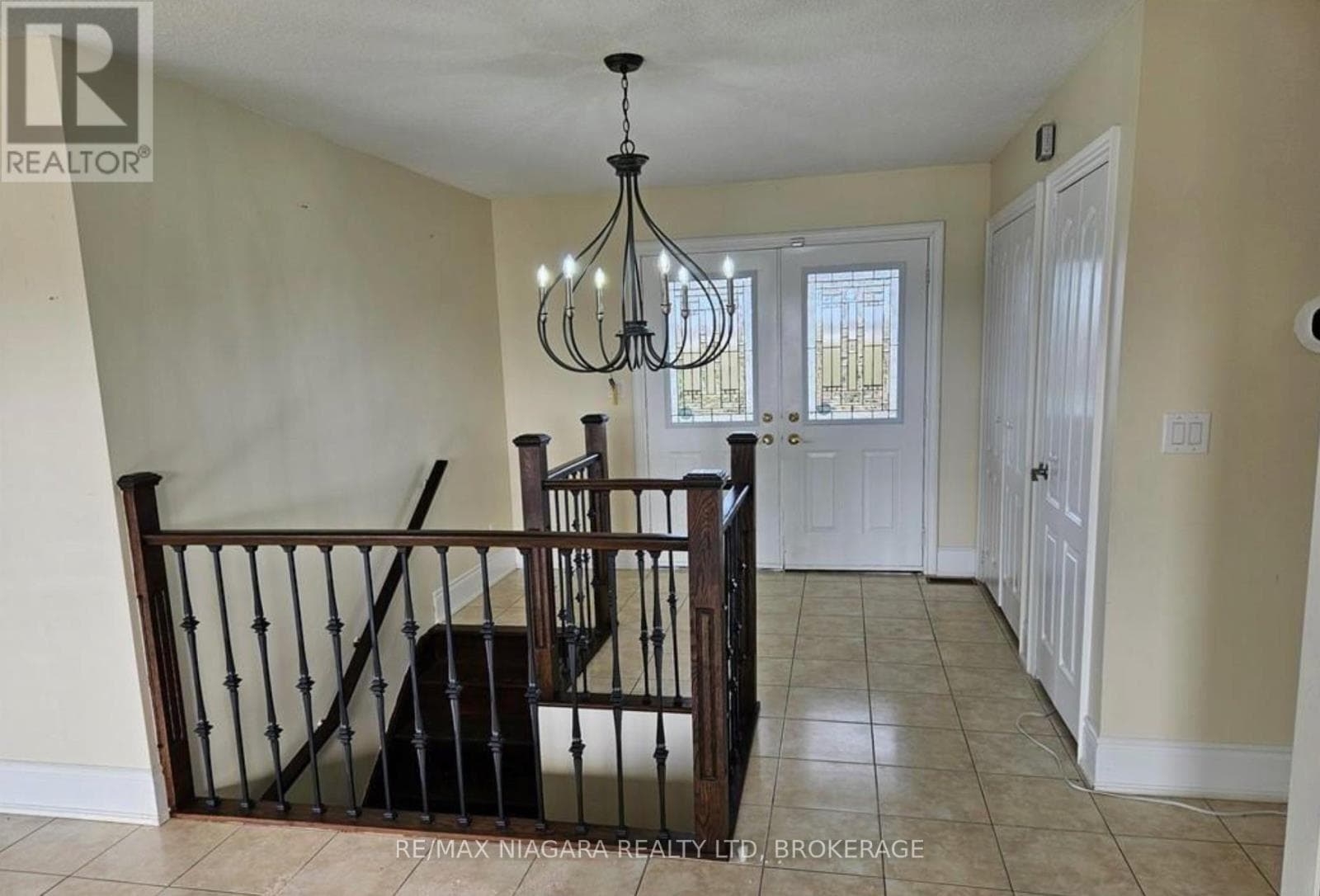 Single Family at Upper- 1010 FOSS Road, Pelham (Fenwick), Ontario - Photo 3 - RE/MAX Garden City Realty