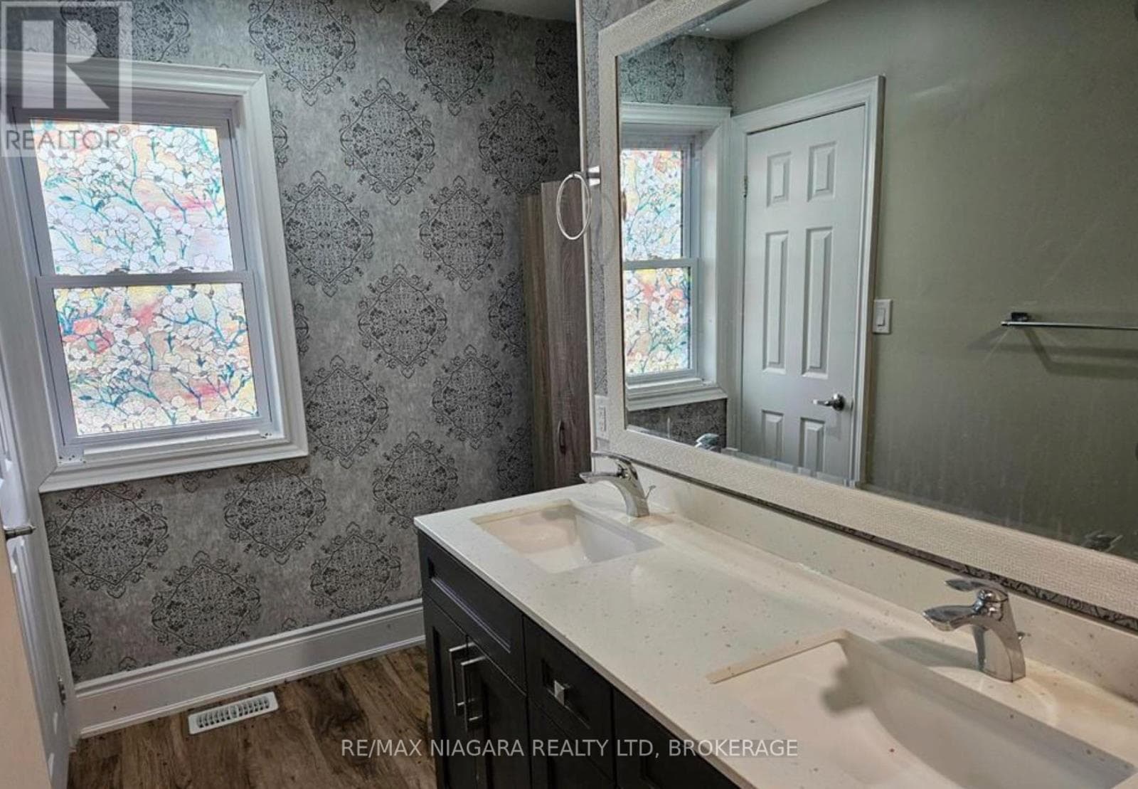 Single Family at Upper- 1010 FOSS Road, Pelham (Fenwick), Ontario - Photo 10 - RE/MAX Garden City Realty
