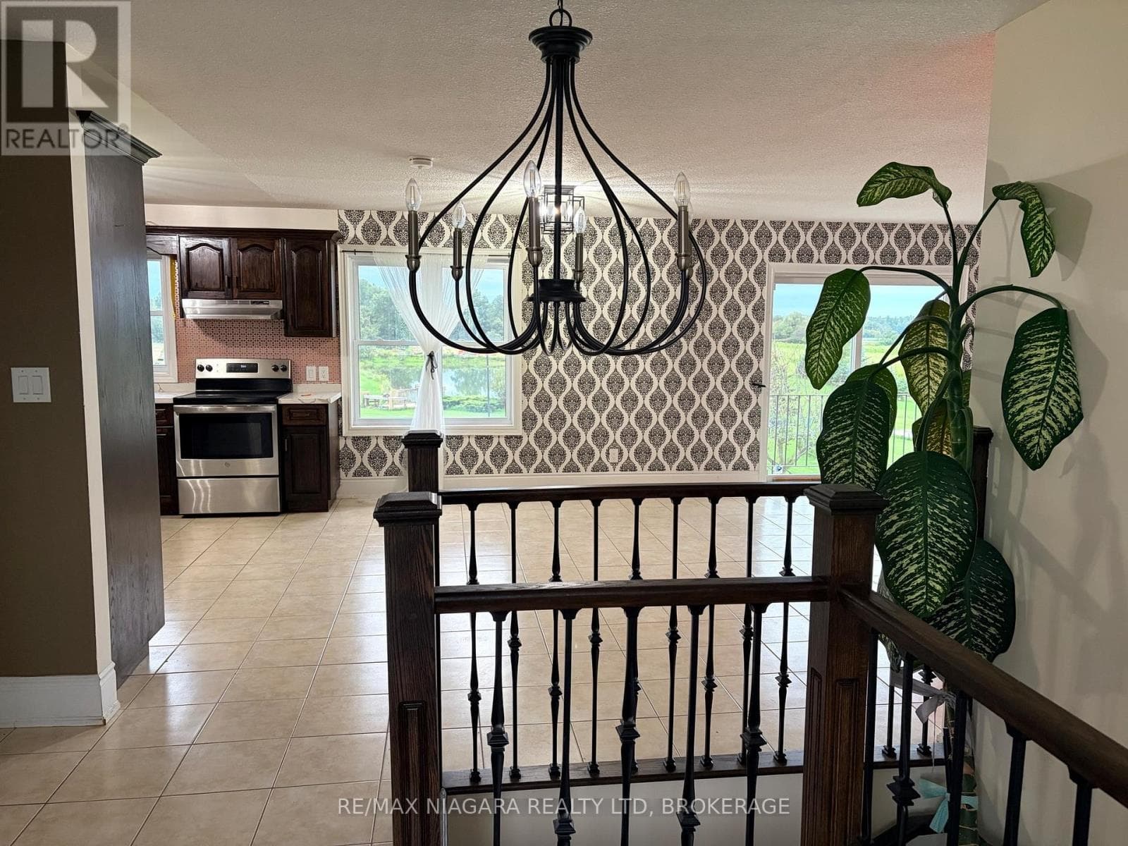 Single Family at Upper- 1010 FOSS Road, Pelham (Fenwick), Ontario - Photo 4 - RE/MAX Garden City Realty