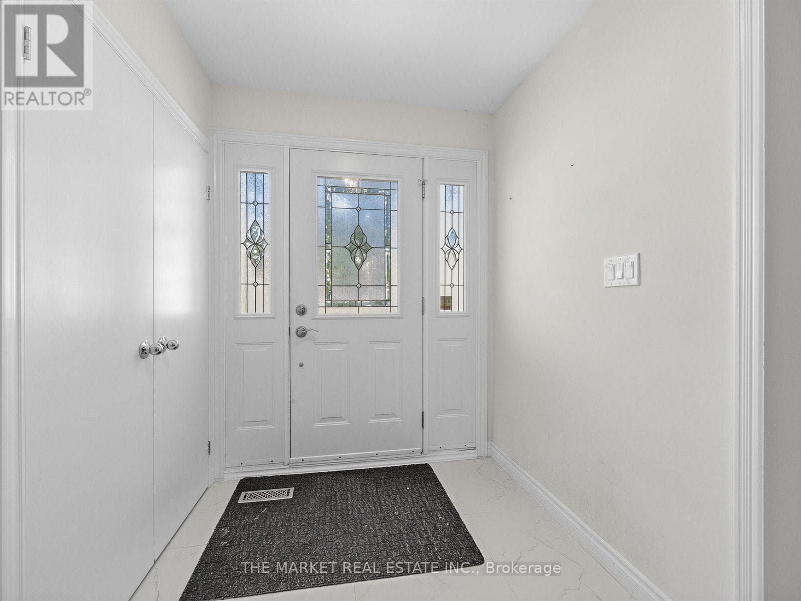 Single Family at 1572 Atrium Court, Mississauga (Sheridan), Ontario - Photo 5 - RE/MAX Garden City Realty