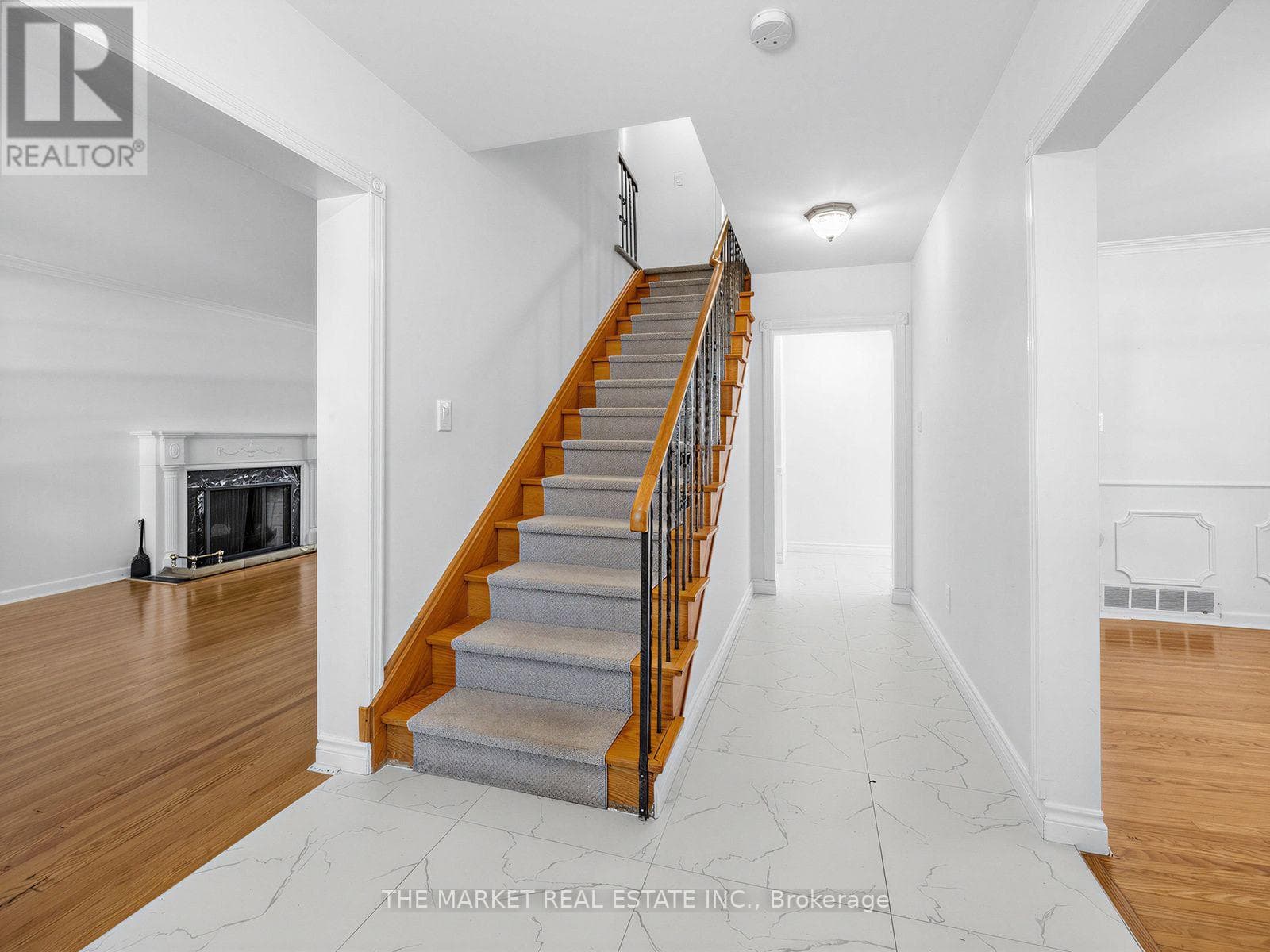 Single Family at 1572 Atrium Court, Mississauga (Sheridan), Ontario - Photo 6 - RE/MAX Garden City Realty