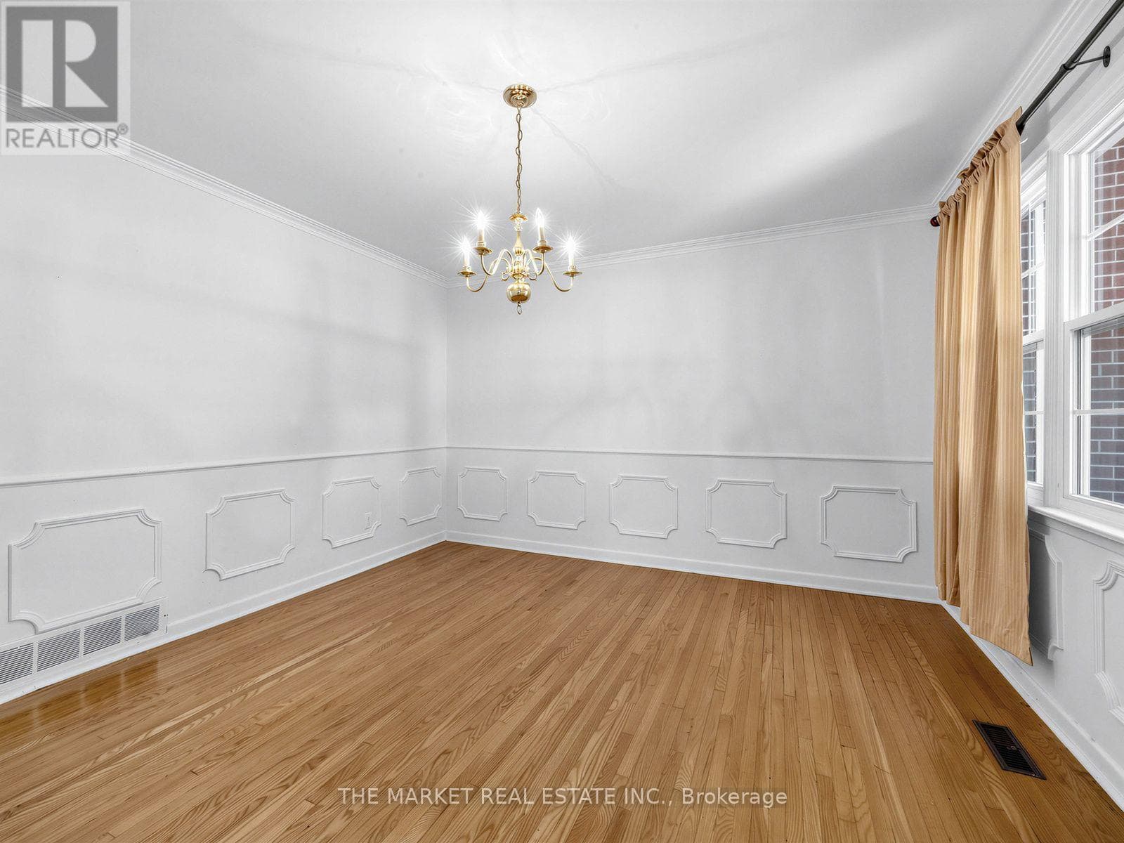 Single Family at 1572 Atrium Court, Mississauga (Sheridan), Ontario - Photo 8 - RE/MAX Garden City Realty