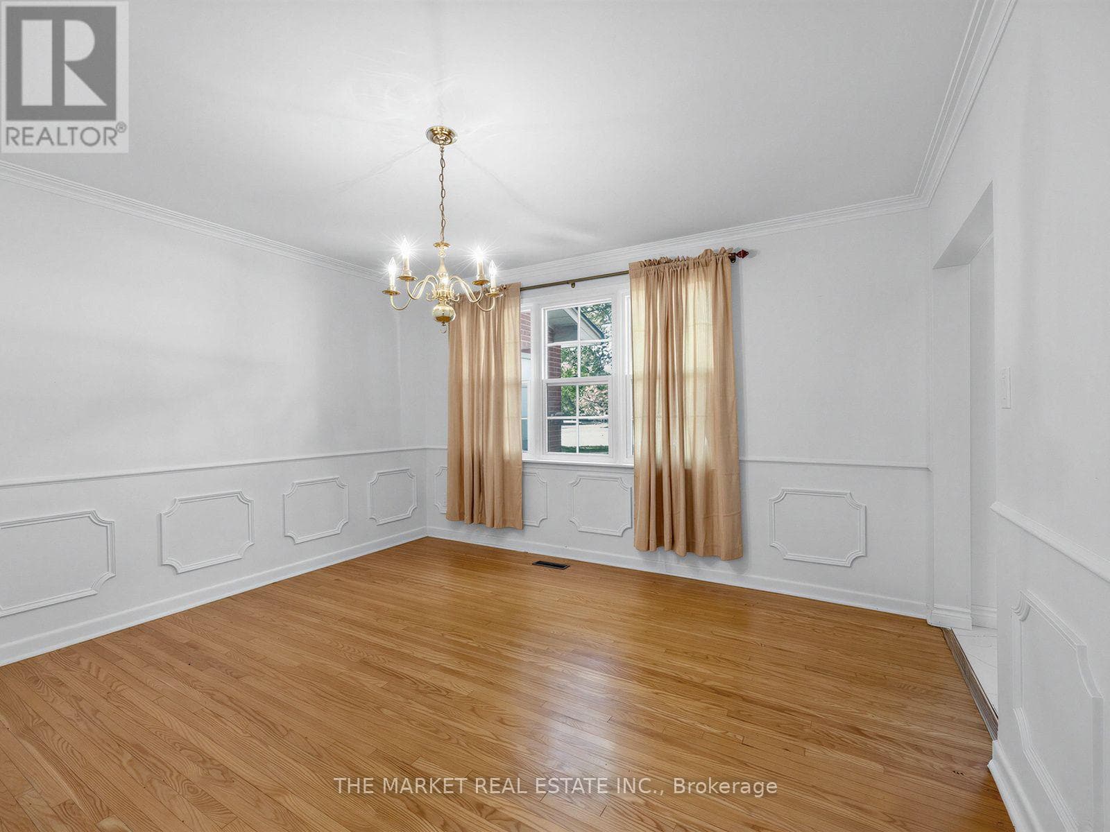 Single Family at 1572 Atrium Court, Mississauga (Sheridan), Ontario - Photo 9 - RE/MAX Garden City Realty
