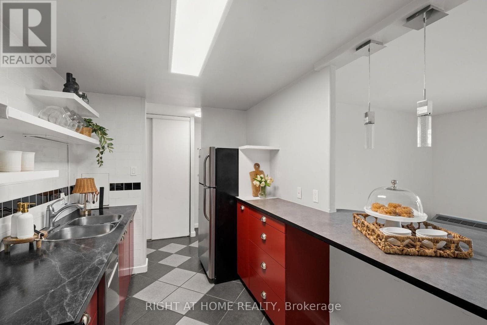 Single Family at 503- 1025 RICHMOND Road, Ottawa, Ontario - Photo 6 - RE/MAX Garden City Realty