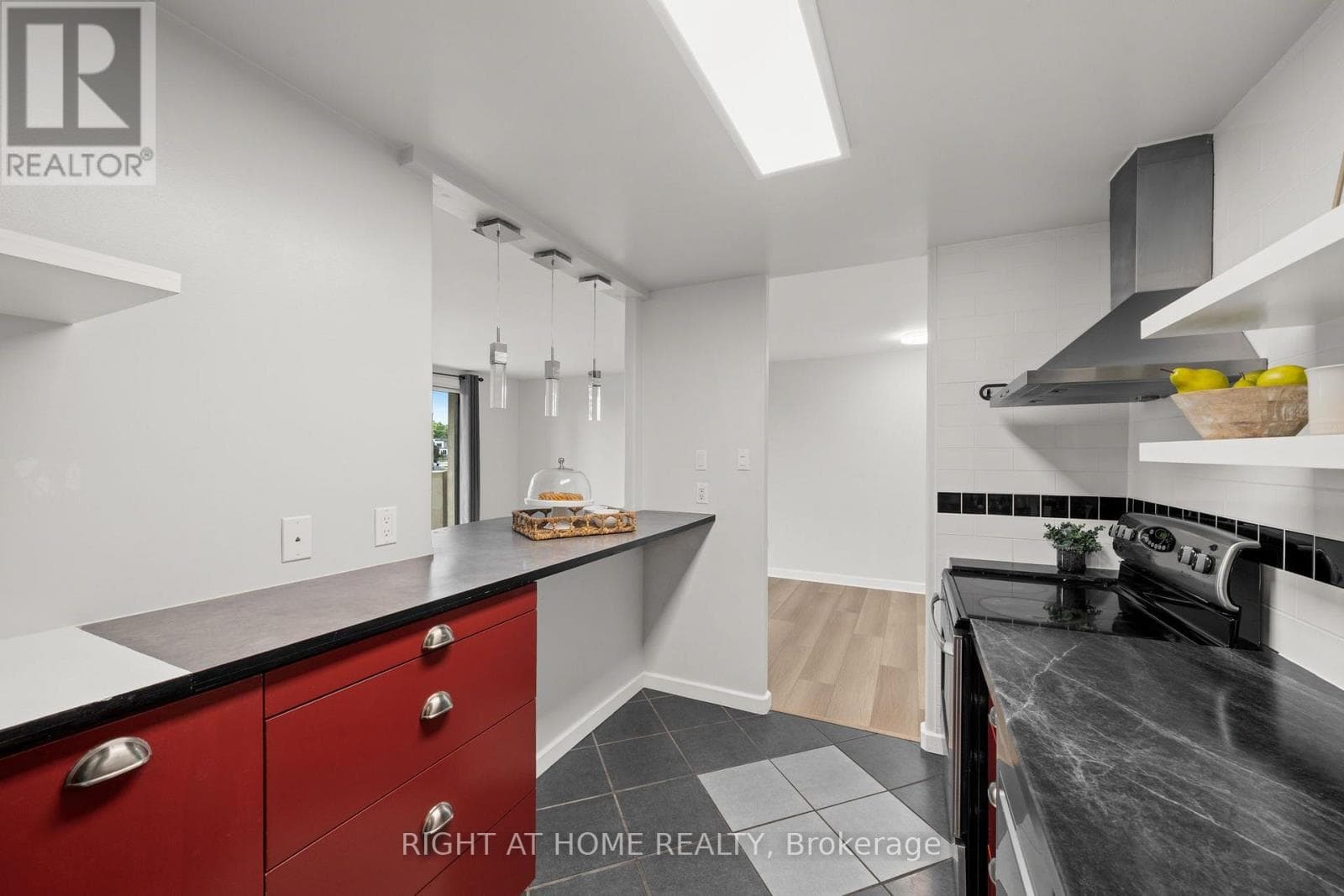 Single Family at 503- 1025 RICHMOND Road, Ottawa, Ontario - Photo 4 - RE/MAX Garden City Realty